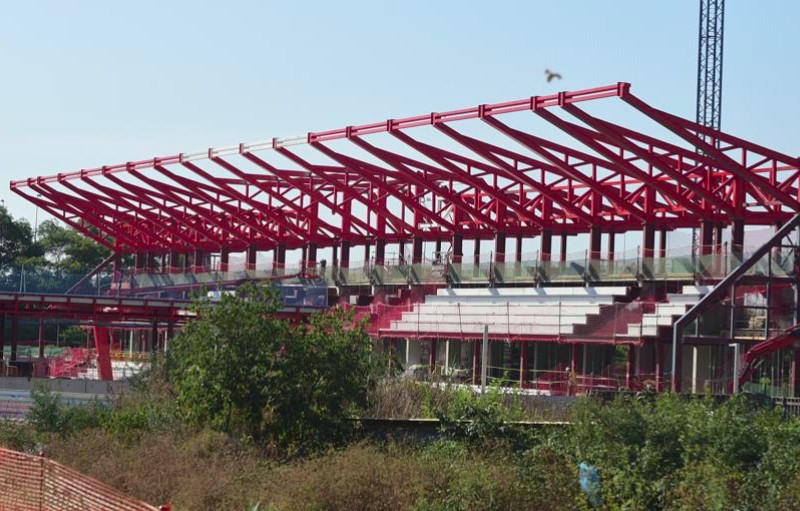 El ferro de Mafesa en l’estructura de l'estadi Johan Cruyff 